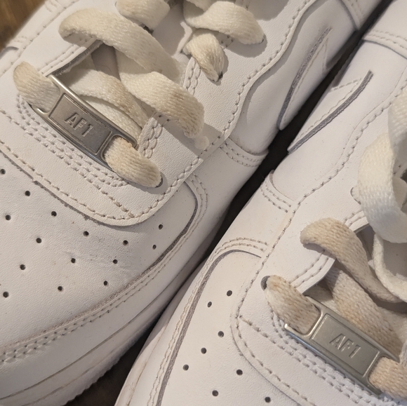 Nike Air Force One | All white | Low Top | Size 5Y - Picture 5 of 12